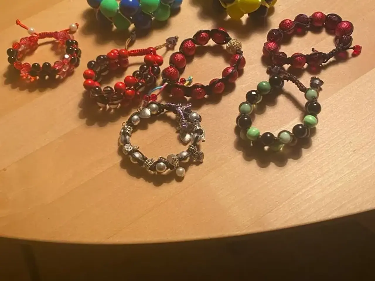 Billede 1 - Nye knyttede armbånd