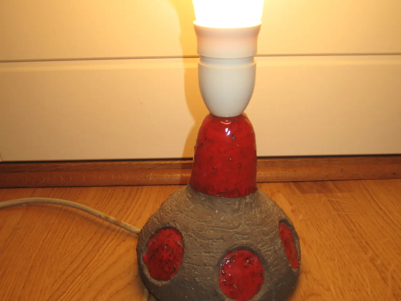 Billede 1 - RETRO RØD BORDLAMPE. BYD.
