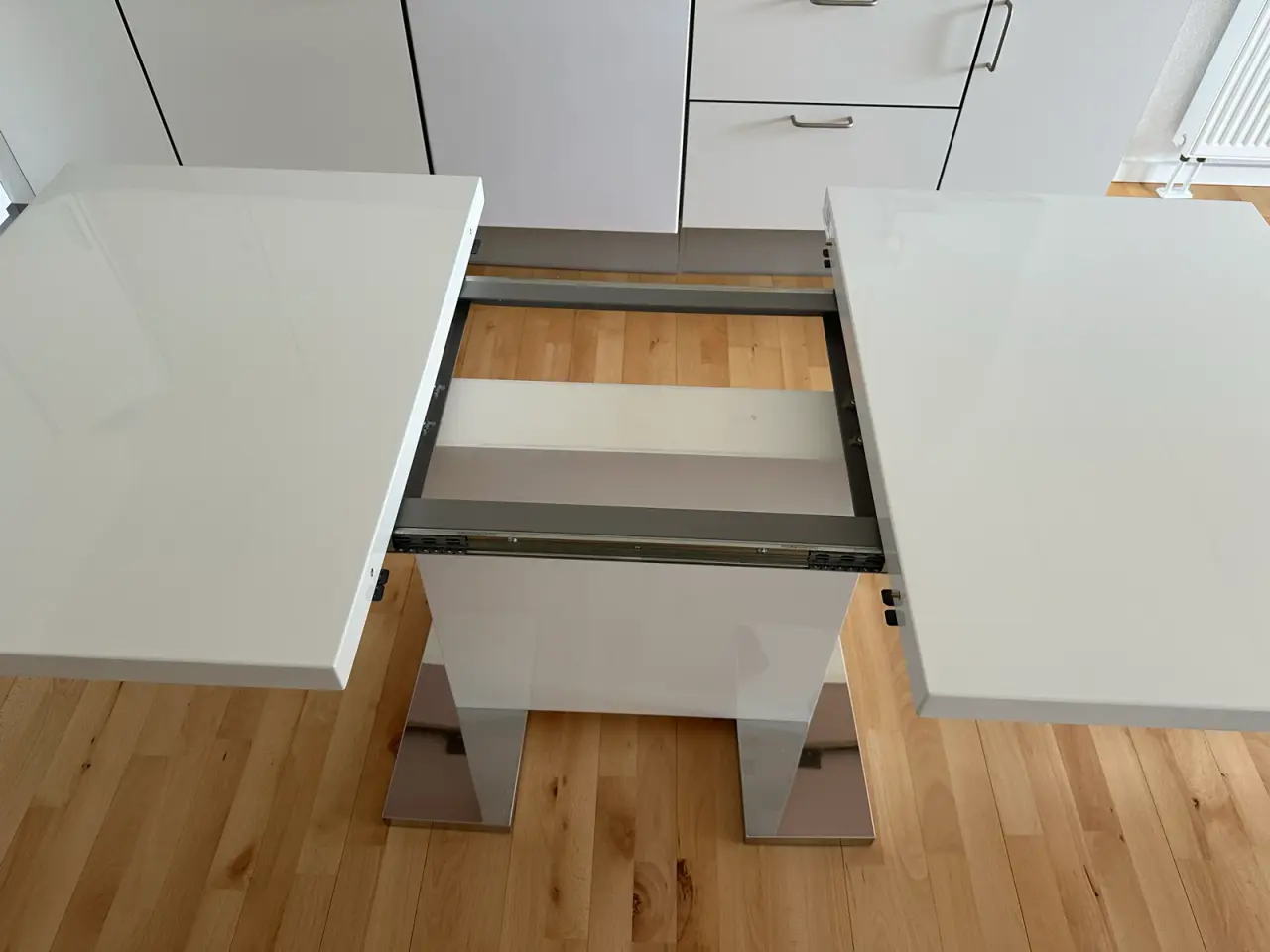 Billede 10 - Justerbart spisebordssæt - bord + 4 stole