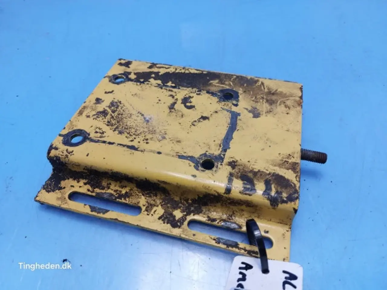 Billede 9 - New Holland TF44 Beslag AC Pumpe 80435024