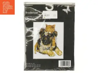 Broderisæt med kat og hund motiv (str. indvendigt 20x25 cm udvendigt 25x30 cm)
