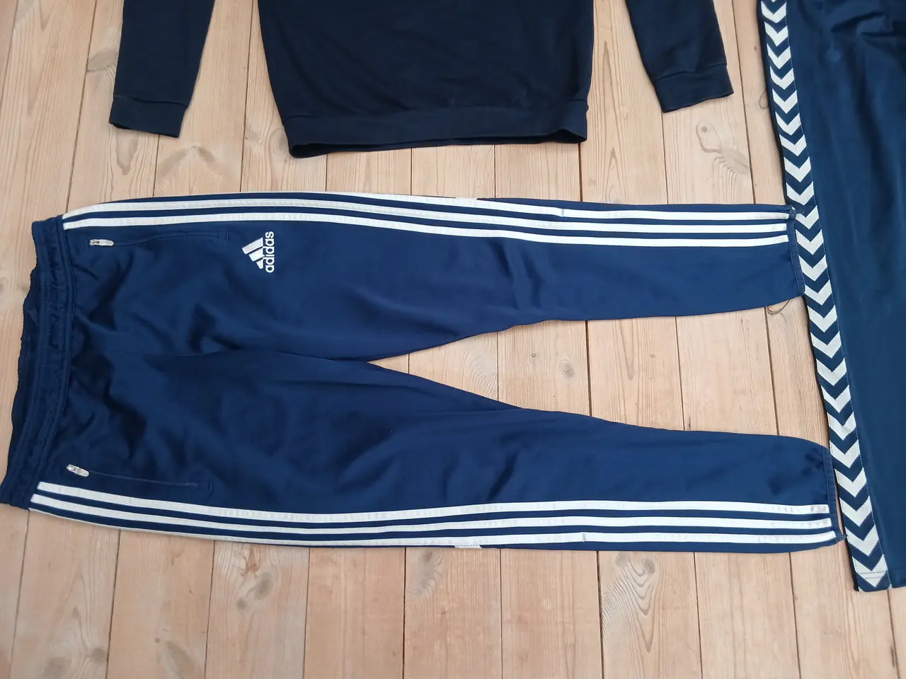 Billede 3 - STR 176 HUMMEL og str 12/14 år Adidas - læs tekst
