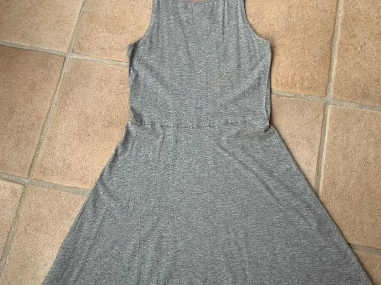 Billede 2 - H&M kjole str. 170