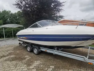 Bayliner 212 – kraftfuld og sjov speedbåd med V8