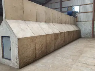 - - - Hovedkanal beton Beton hovedkanal  3 m høj  og 12 meter lang