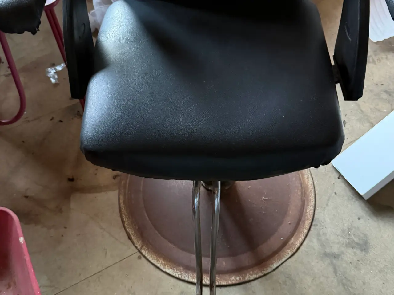 Billede 3 - Flot barberstol i patina