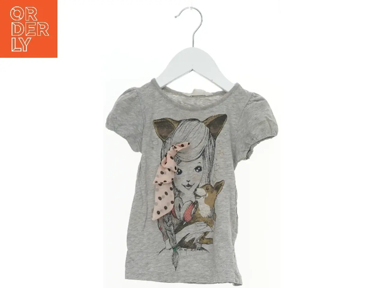 Billede 1 - Grå T-shirt med print og bånd fra H&M (str. 104)