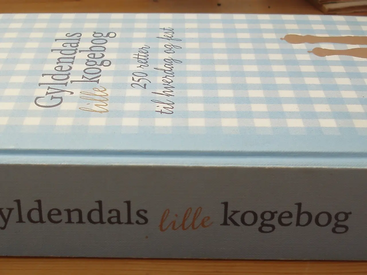 Billede 1 - Gyldendals lille kogebog