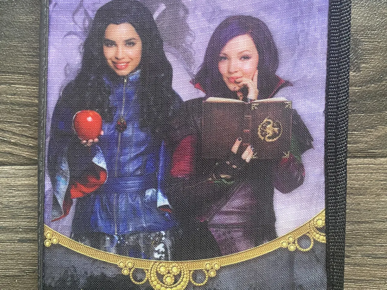 Billede 5 - Disney Descendants penalhus sælges