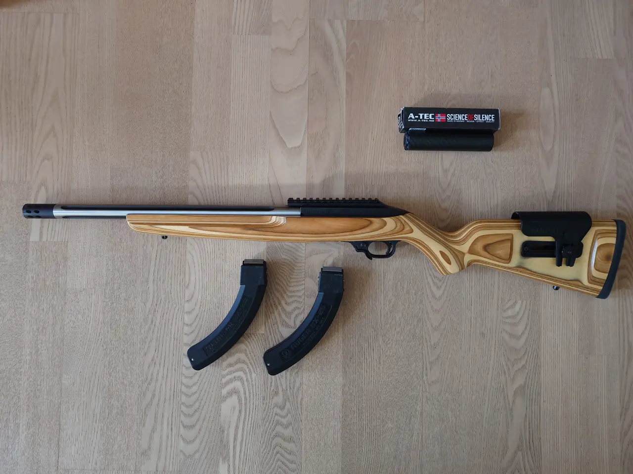 Billede 1 - Ruger 10/22 Competition + Lyddæmper, Ammo og mere.