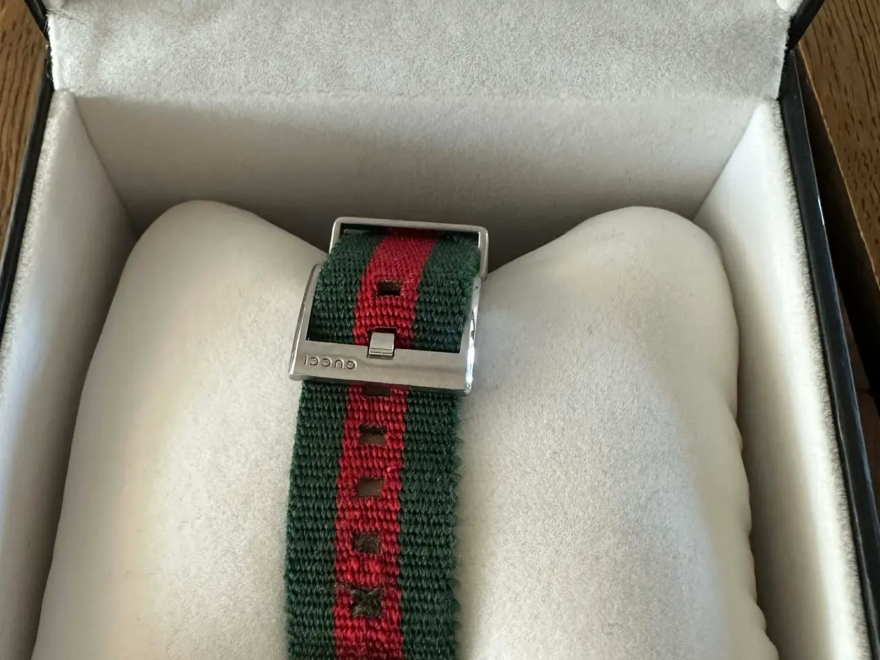 Billede 2 - Gucci armbåndsur med rød/grøn rem.