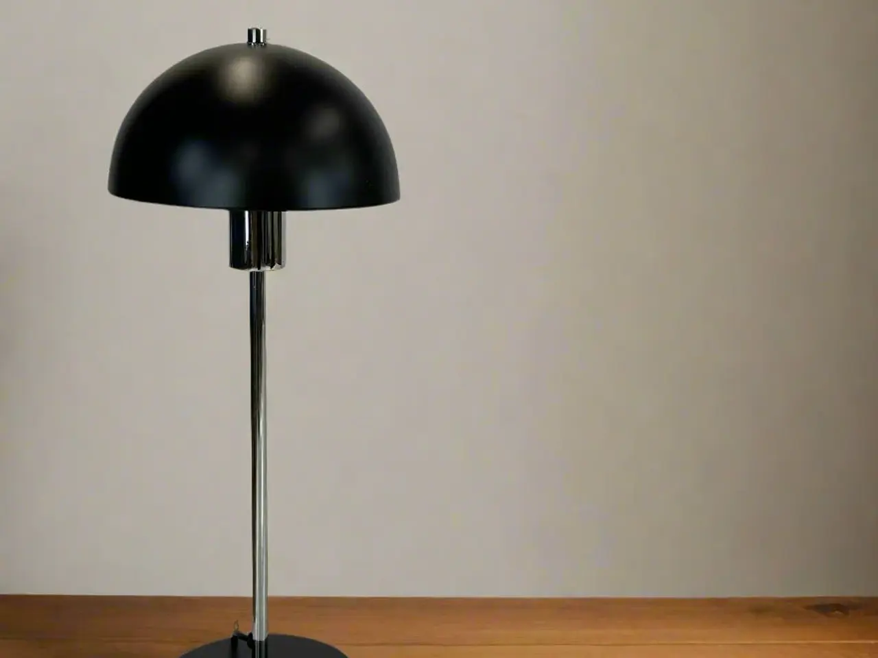 Billede 2 - Herstal Vienda Lampe – Sort H 50 cm