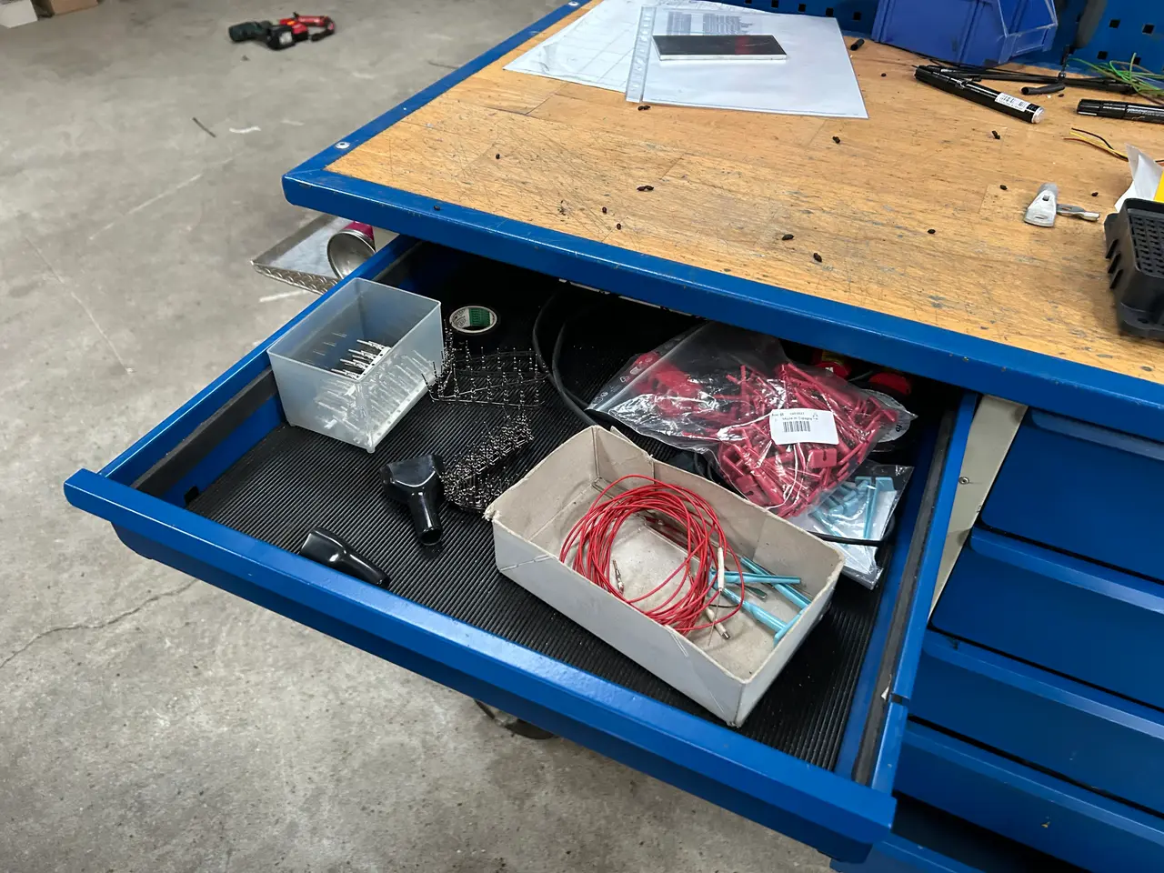 Billede 4 - Værktøjsbord med værktøj