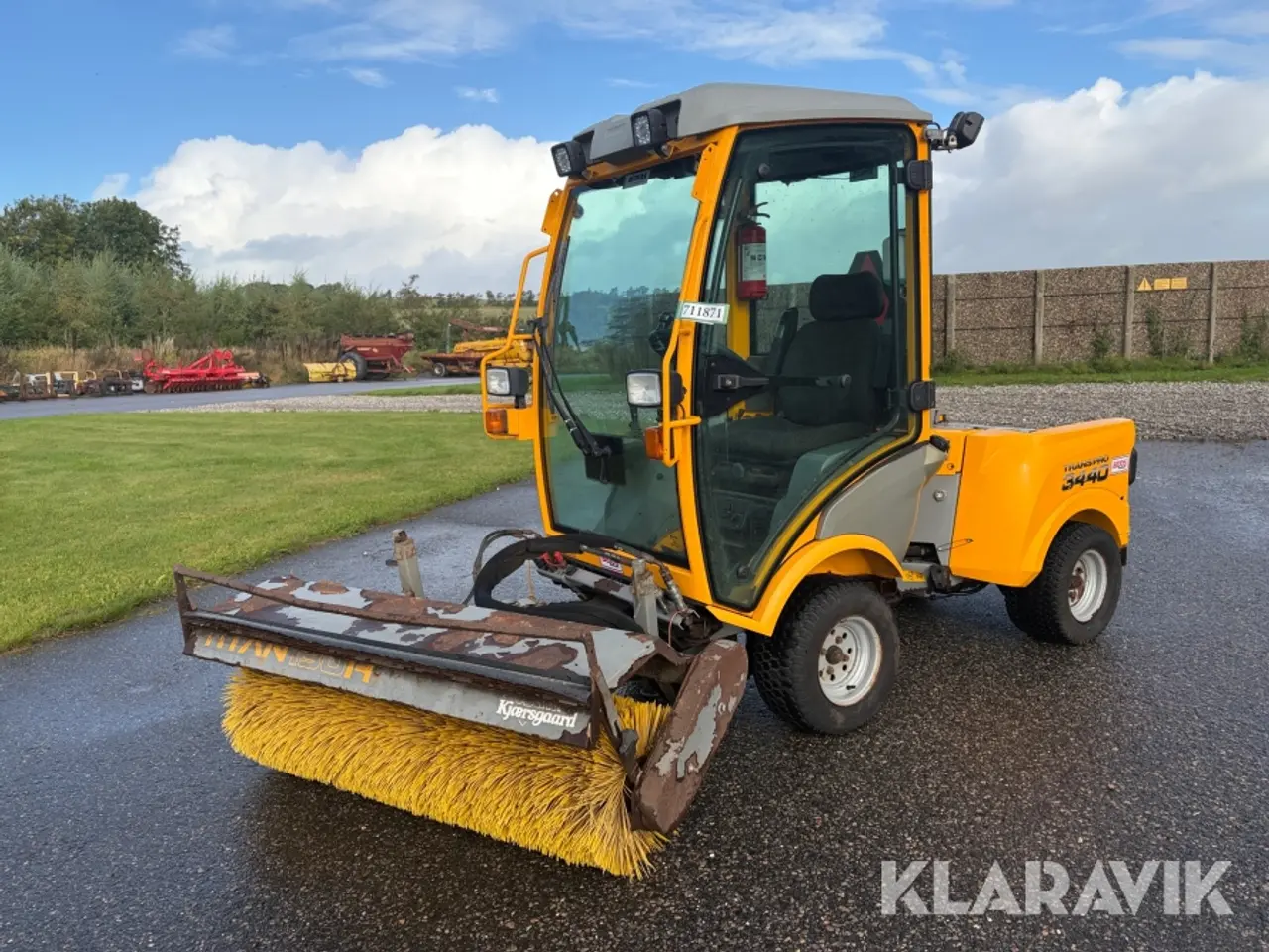 Billede 1 - Redskabsbære Belos Trans Pro 3440 med kost og sneplov