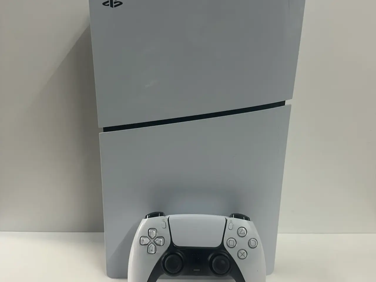 Billede 2 - 🎮 PS5 Slim Digital Edition – Flot stand & klar ti