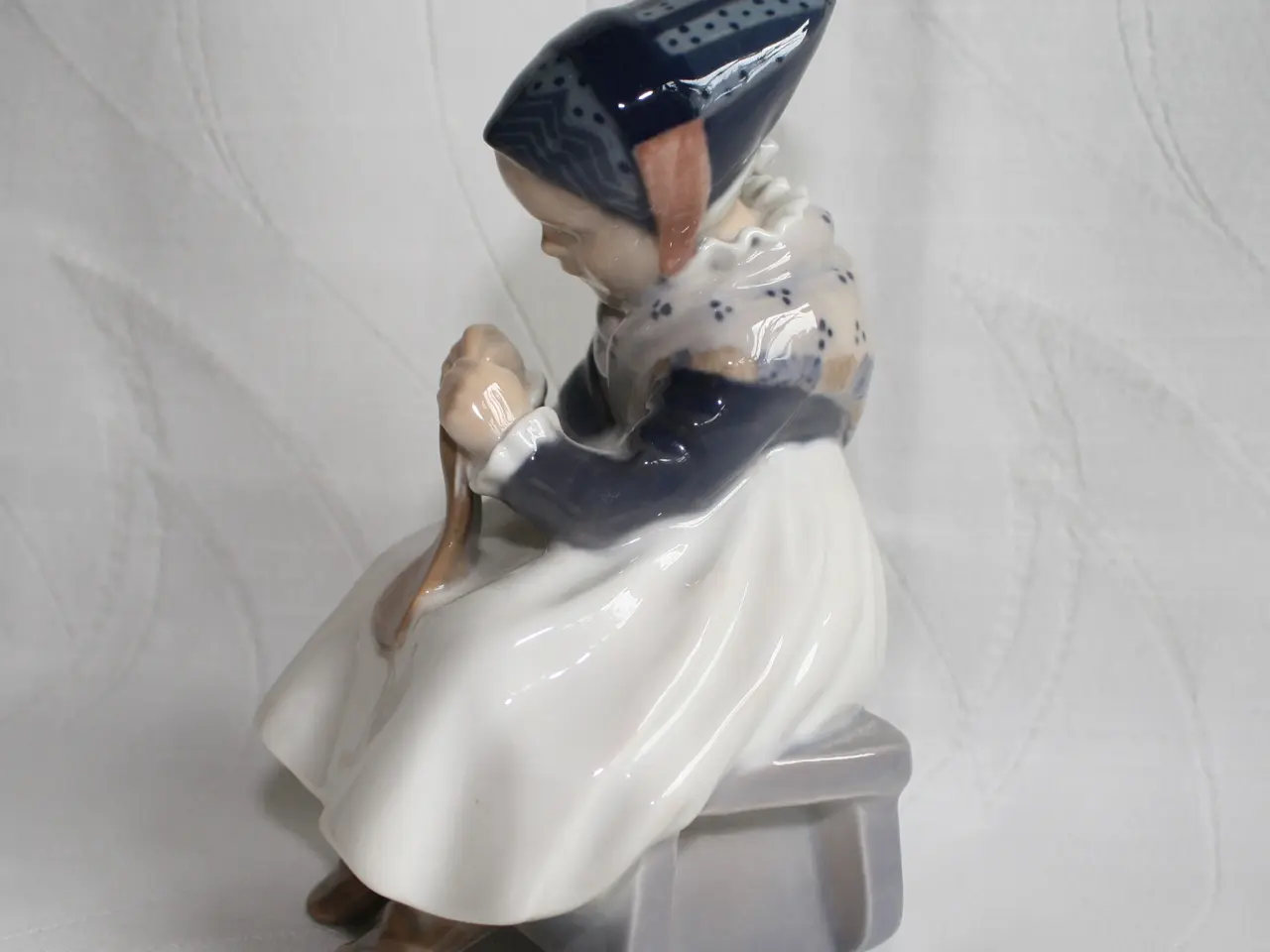 Billede 2 - Lille amagerpige, Figur fra Royal Copenhagen
