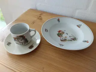 Barnekop og dyb tallerken med motiv fra 1950'erne