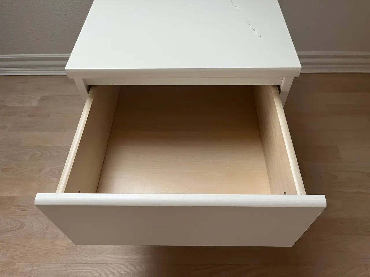Billede 3 - Hvidt natbord med 2 skuffer, Kommode
