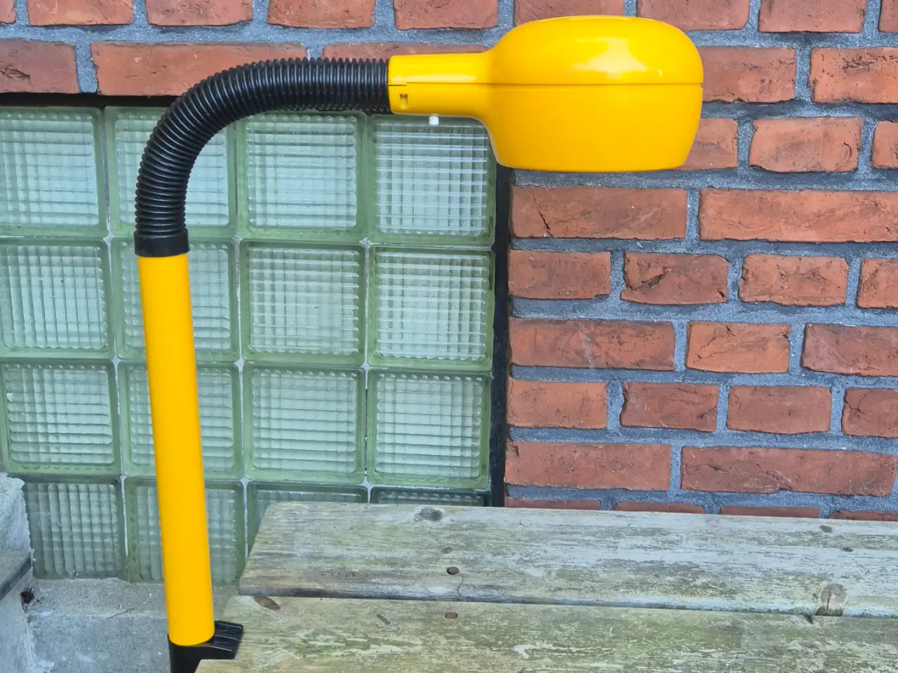 Billede 1 - Den fedeste gule bordlampe med klemme