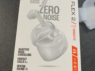 JBL Pure Bass-lyd med JBL Spatial Sound. Nye, aldr