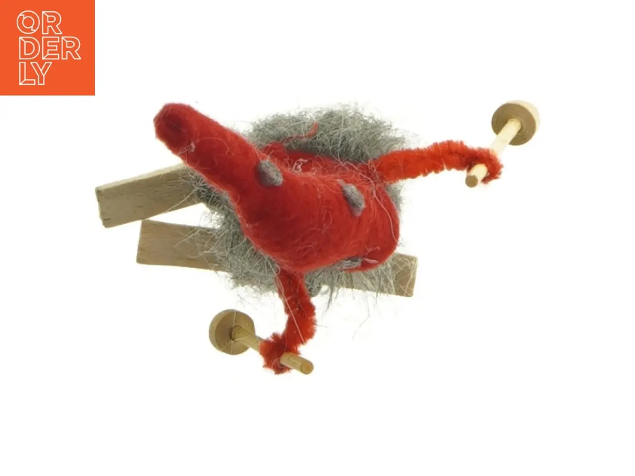 Billede 3 - Håndlavet nissefigur på ski (str. 12 cm)