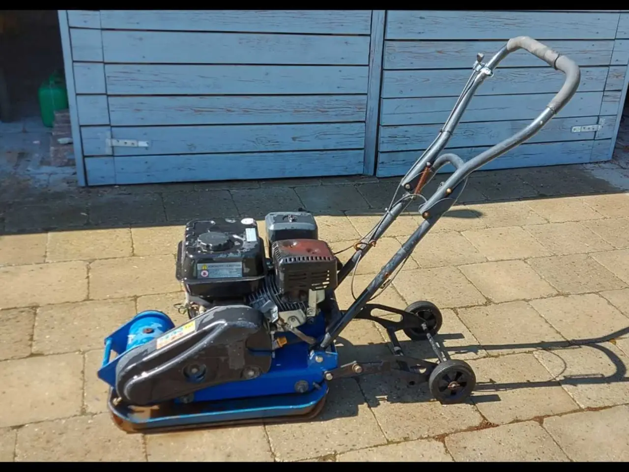 Billede 1 - Pladevibrator stamper udlejes 175 kr pr. Døgn.