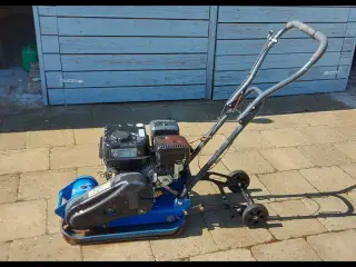 Pladevibrator stamper udlejes 175 kr pr. Døgn.