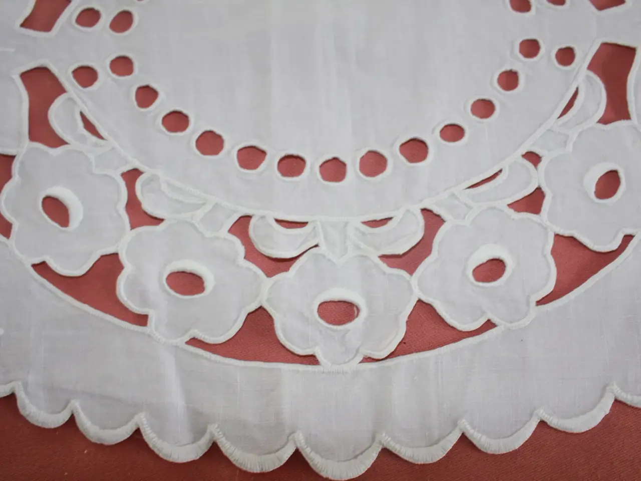 Billede 7 - Broderet løber, 30 x 146 cm