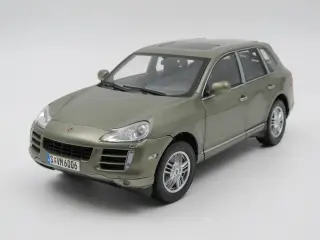 2002 Porsche Cayenne S 1:18