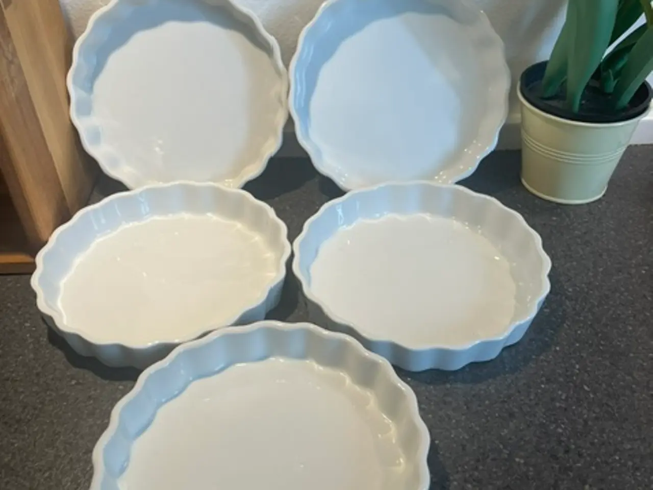 Billede 2 - 5 hvide tærteforme - diameter 15 cm – som nye