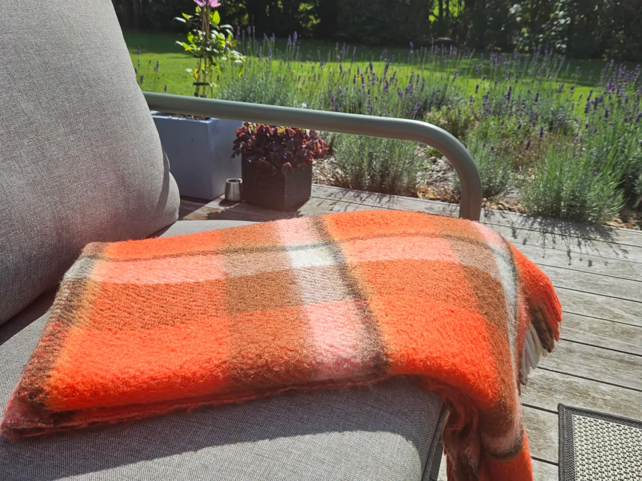 Billede 3 - Retro tæppe i orange farver.