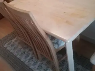 Køkken borde med stole