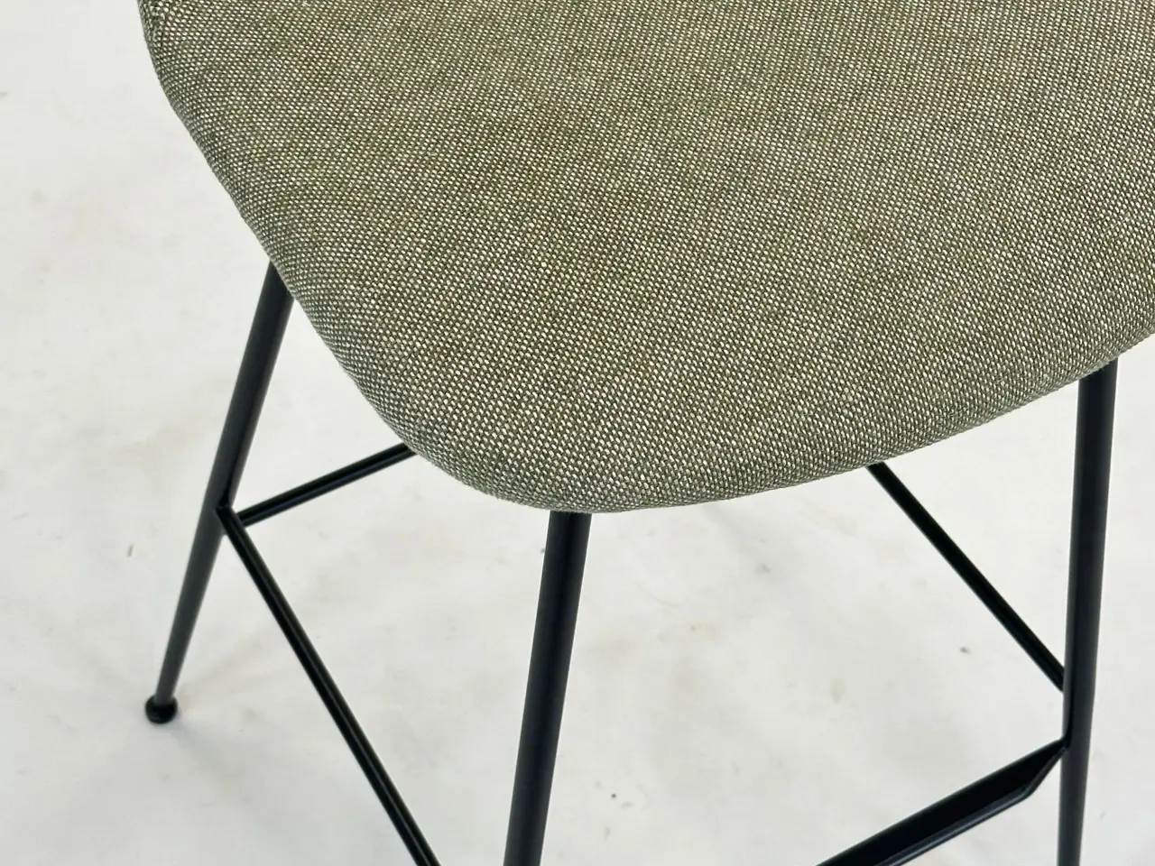 Billede 7 - &tradition Rely Barstol – Grøn med Sort Stel SH 65 cm