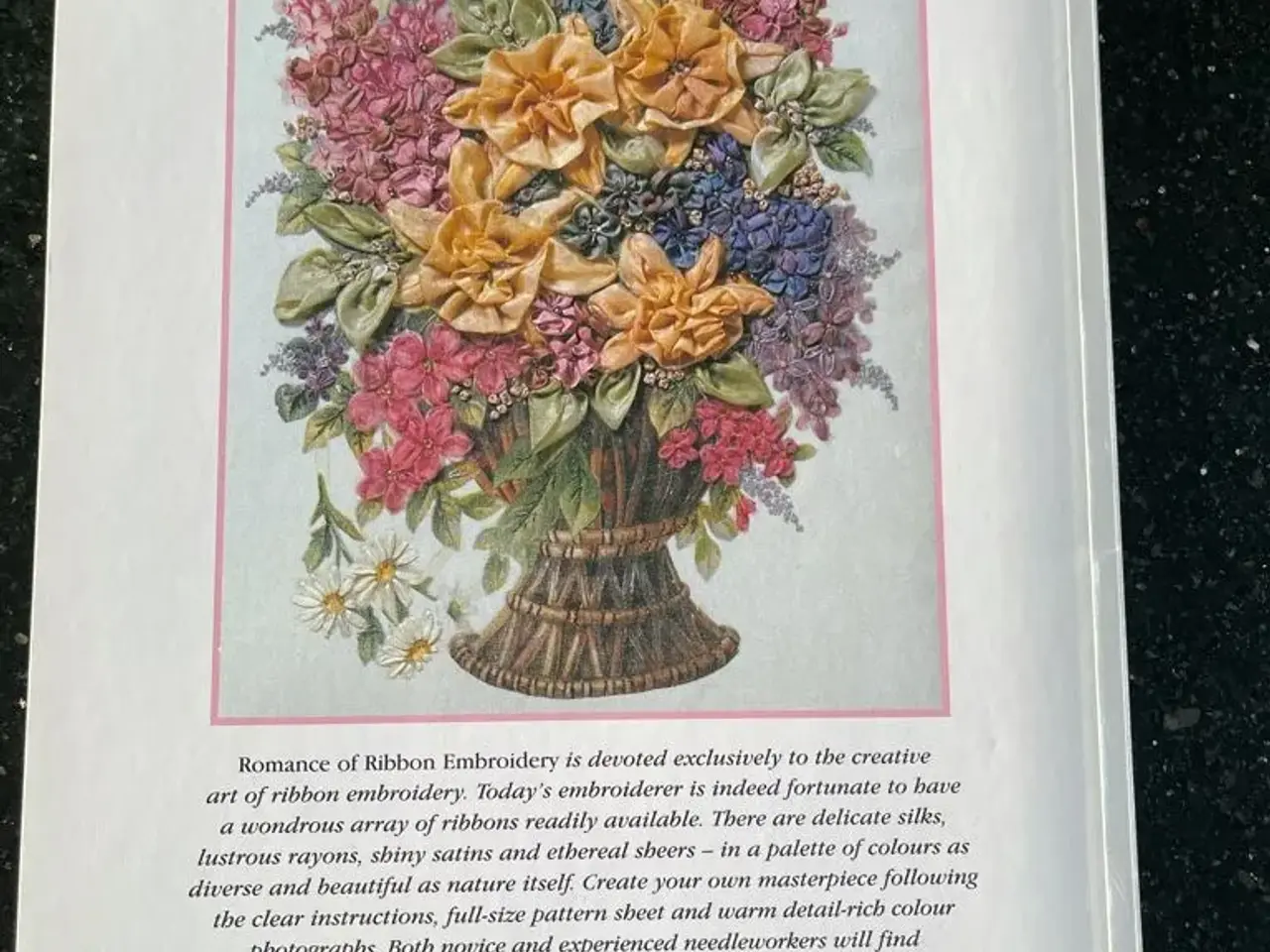Billede 2 - Bog - Romance of Ribbon Embroidery