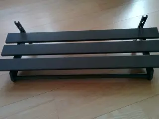 Hatte hylde m. bøjlestang