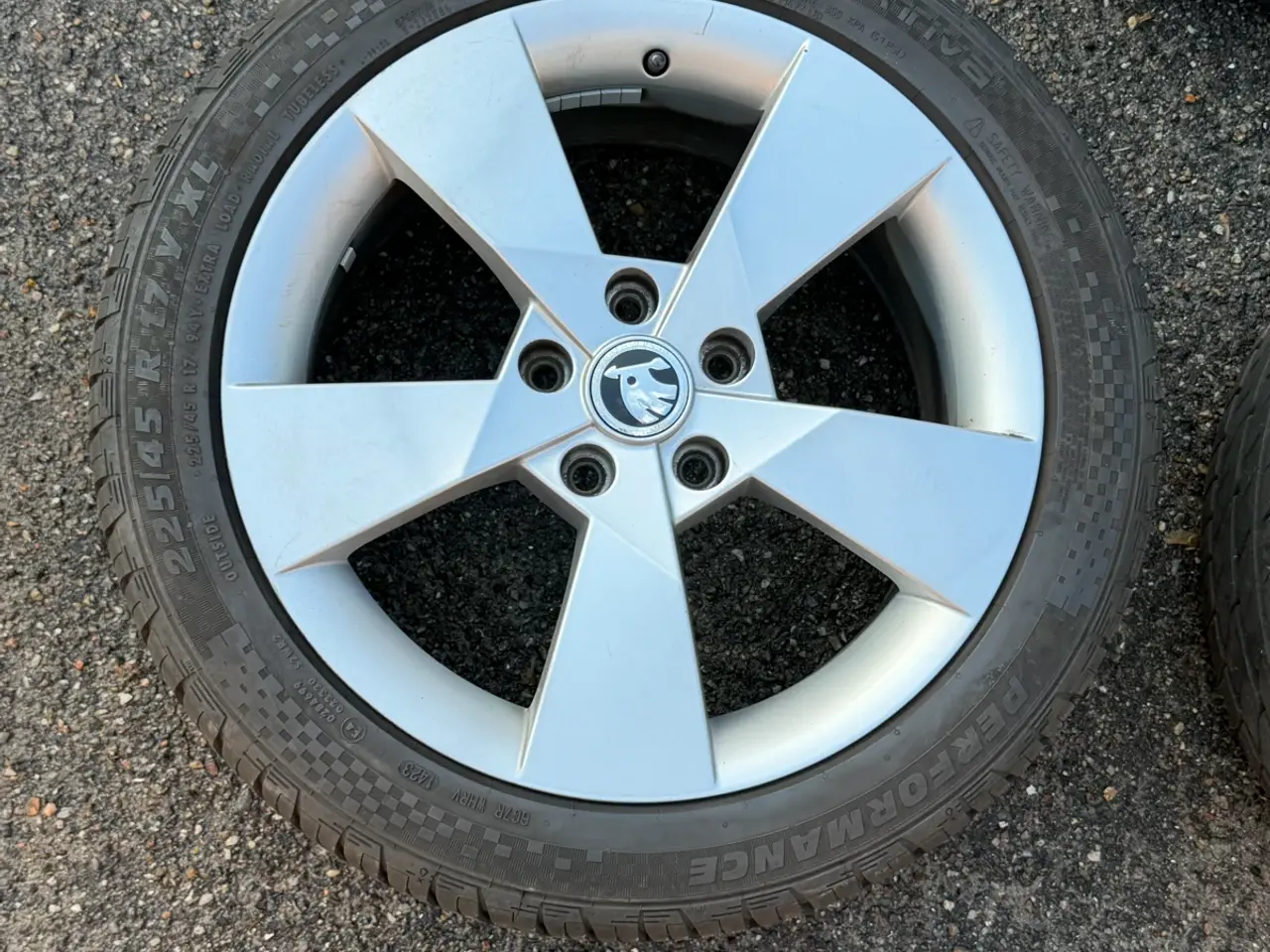 Billede 9 - Skoda alufælge med dæk