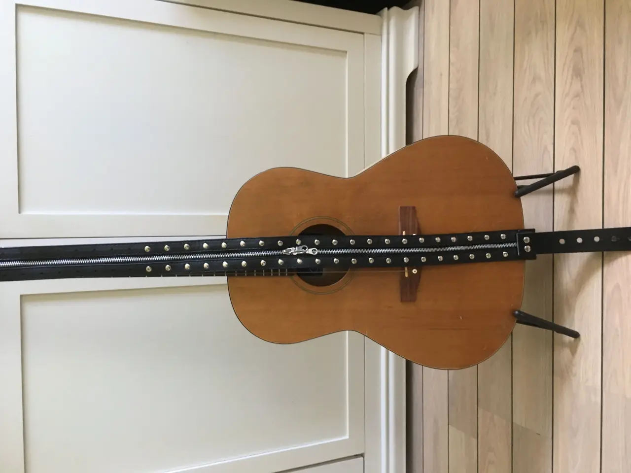 Billede 2 - Håndlaved Guitar remme sælges.