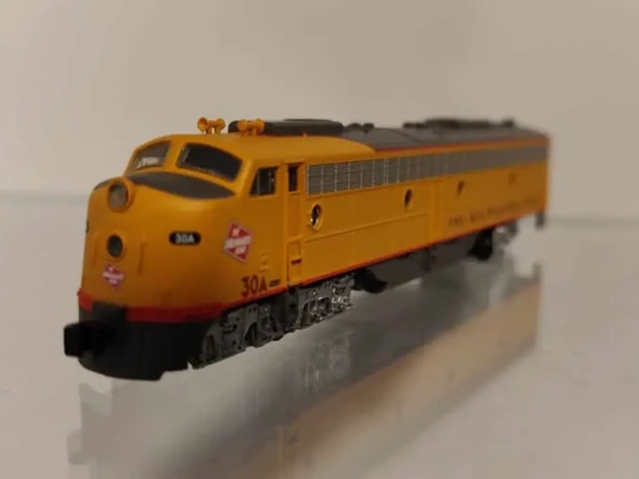 Billede 2 - Modeltog AZL Milwaukee Road E9A Lokomotiv Z skala.