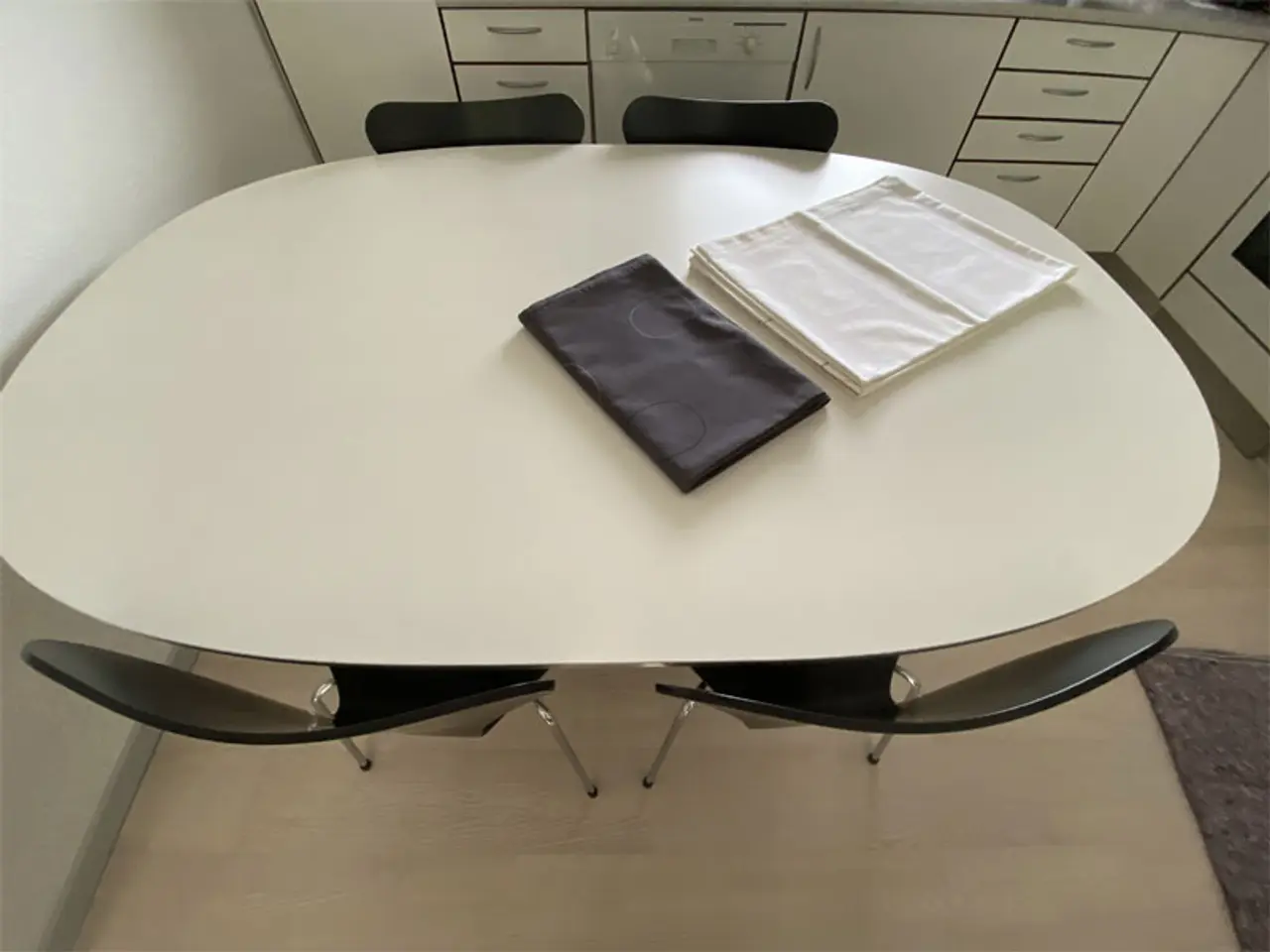 Billede 2 - Flot og yderst velholdt PH spisebord og 3107 