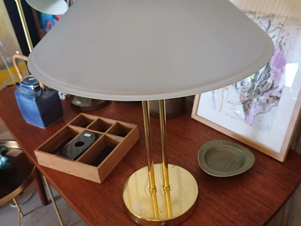 Billede 3 - Super flot 60er bordlampe I messing med glasskærm
