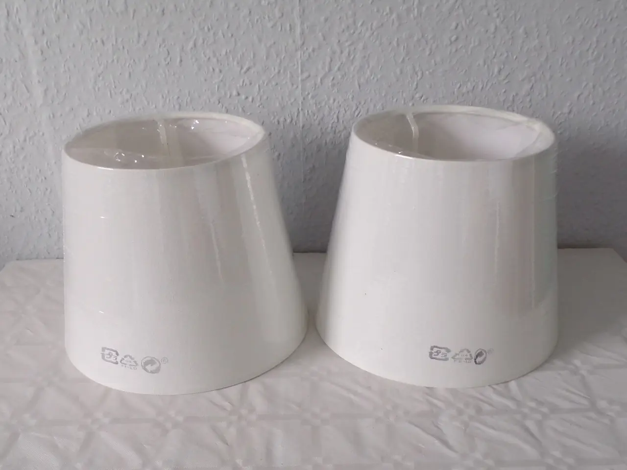 Billede 2 - 2 hvide Skottorp lampeskærme 19 cm fra IKEA