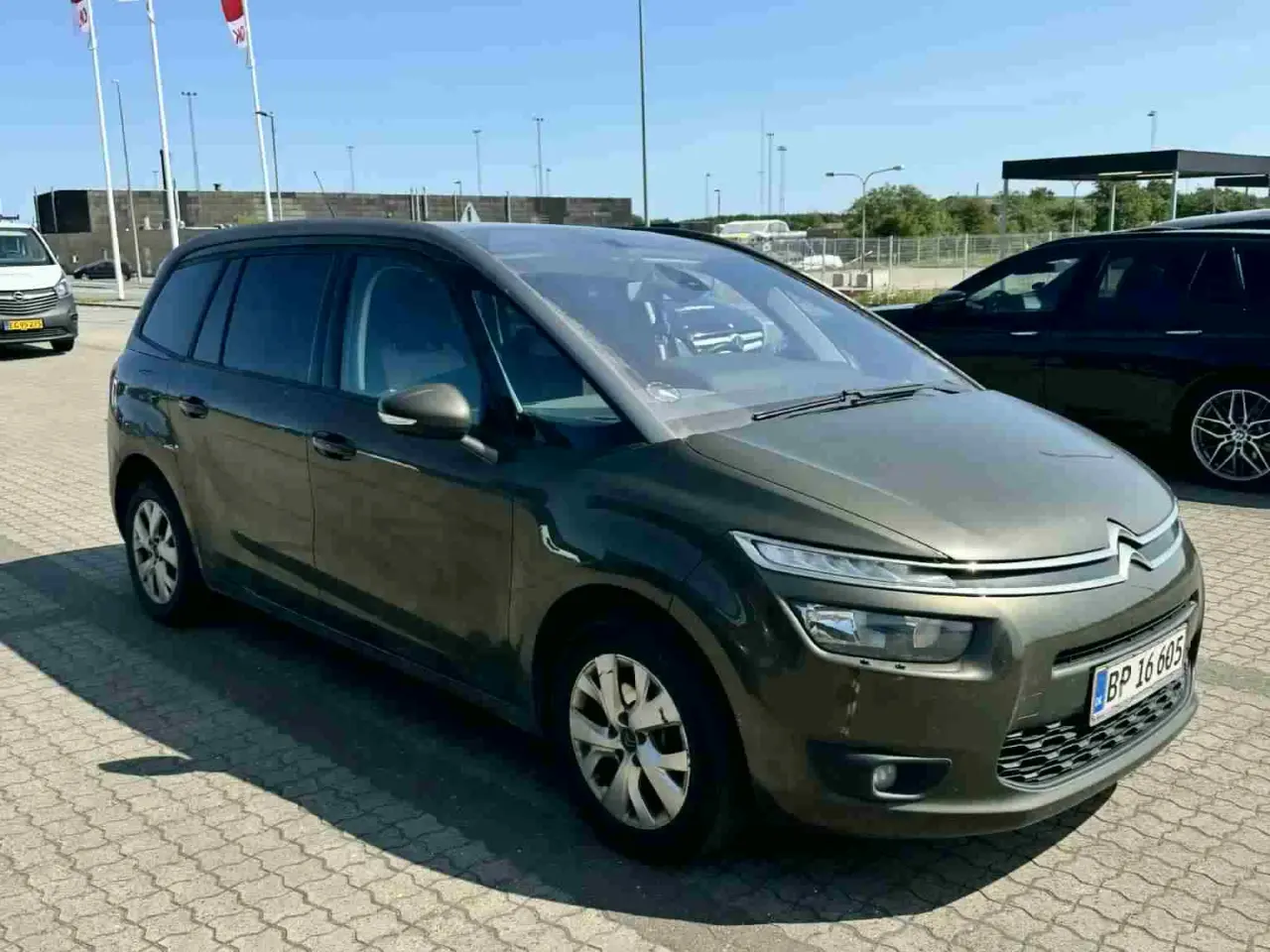 Billede 1 - 7 person bil med træk 4500kr/måned fri km
