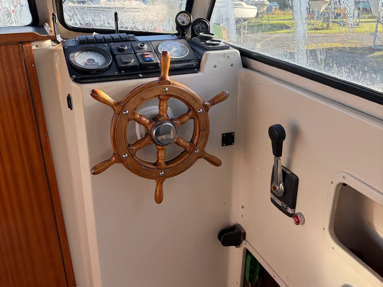 Billede 8 - Saga 24 motorbåd sælges som et renoverings projekt