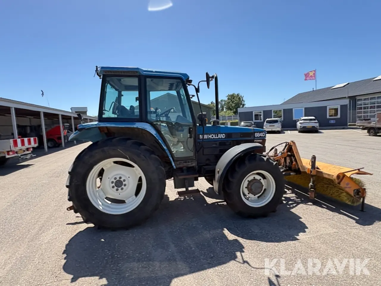 Billede 7 - Traktor Ford 6640 med kost og plov