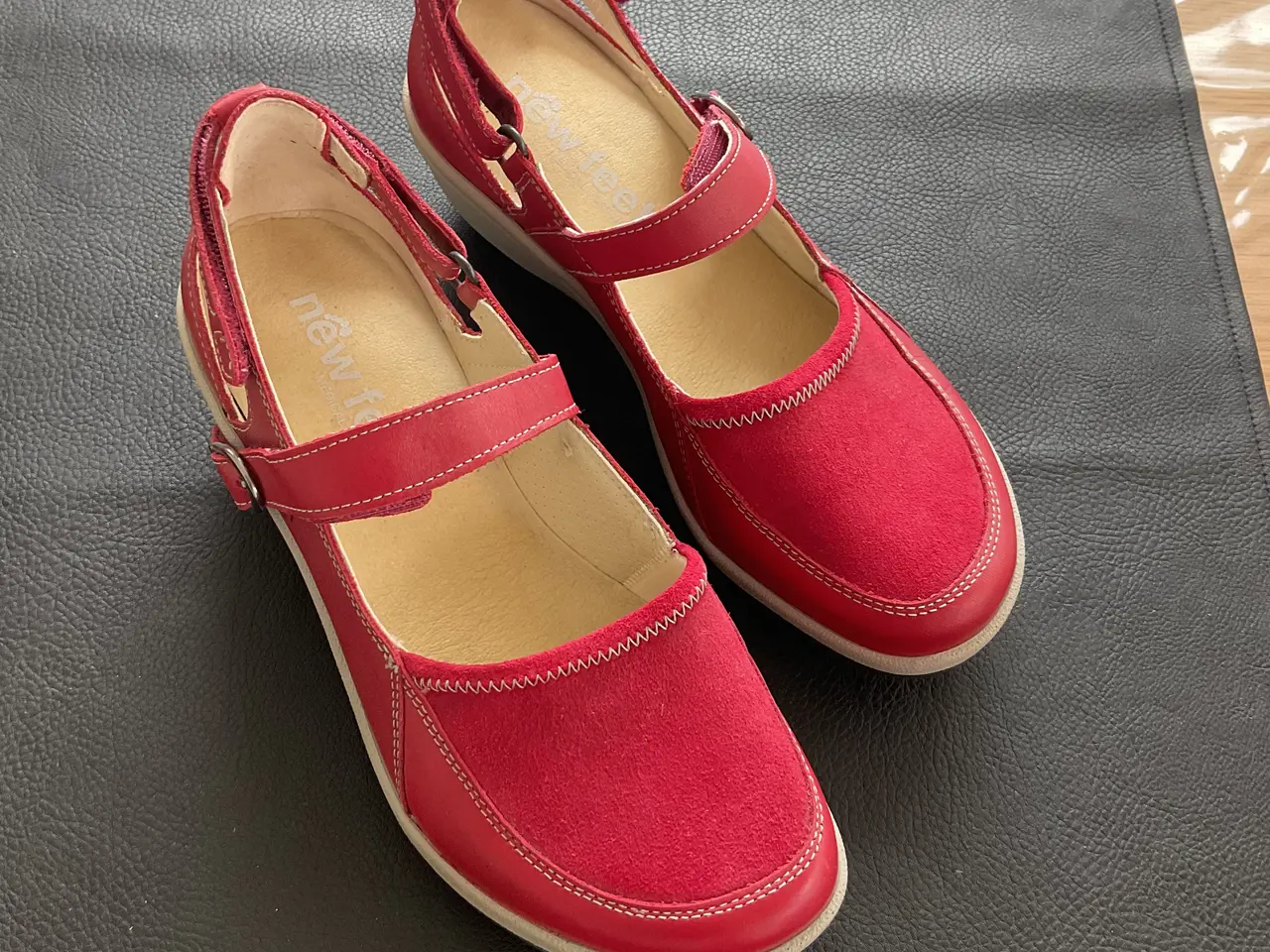 Billede 2 - Nye New Feet sandaler i rød til damer, str. 38.