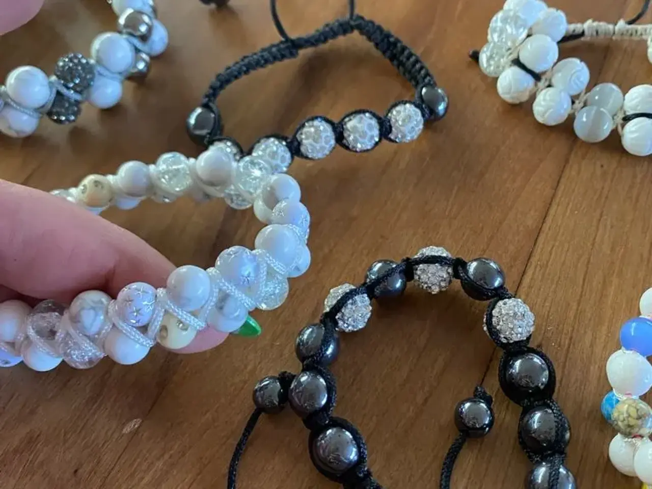Billede 2 - Nye knyttede armbånd