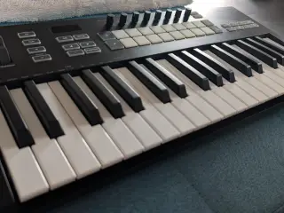 Novation Launchkey 37 MK3