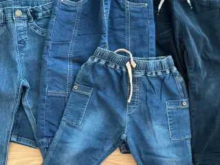Tøj pakke med 5 par bukser.