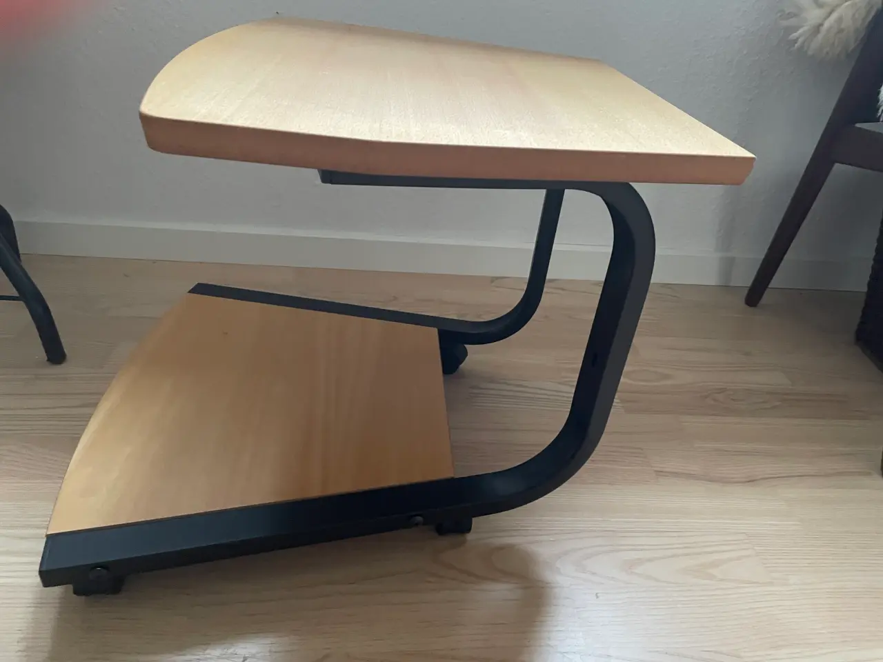 Billede 2 - TV Bord med rullehjul