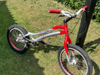 Monty trial cykel